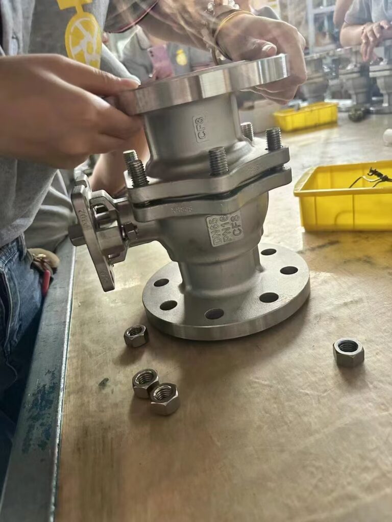 Pneumatic Three-Way Flanged Ball Valve